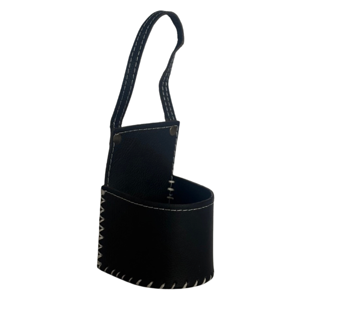 Porta mate color negro de cuerina